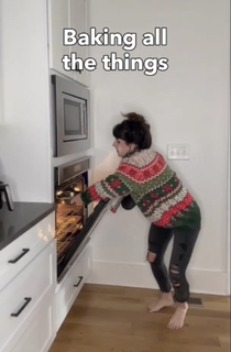 Shenae Grimes-Beech feet photo thumbnail