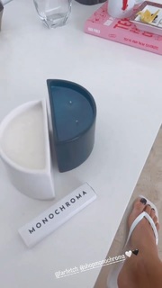 Flávia Alessandra feet photo thumbnail