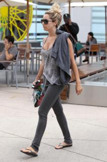 Ashley Tisdale feet photo thumbnail