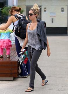 Ashley Tisdale feet photo thumbnail