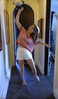 Amanda Cerny feet photo thumbnail