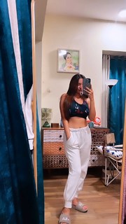 Anushka Sen feet photo thumbnail