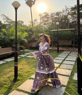 Anushka Sen feet photo thumbnail