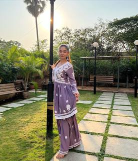 Anushka Sen feet photo thumbnail
