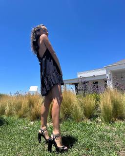 Carolina Ardohain feet photo thumbnail