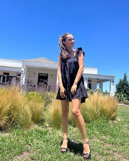 Carolina Ardohain feet photo thumbnail