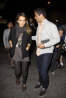 Jessica Alba feet photo thumbnail