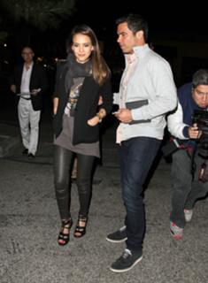 Jessica Alba feet photo thumbnail