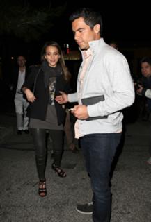 Jessica Alba feet photo thumbnail