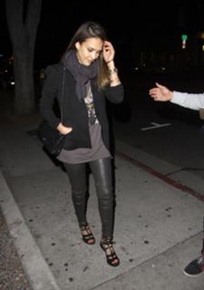 Jessica Alba feet photo thumbnail