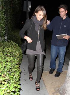 Jessica Alba feet photo thumbnail