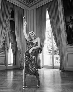 Kylie Minogue feet photo thumbnail