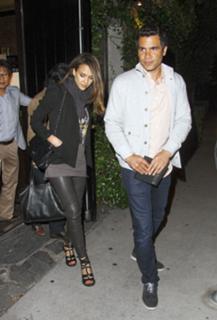 Jessica Alba feet photo thumbnail