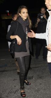 Jessica Alba feet photo thumbnail