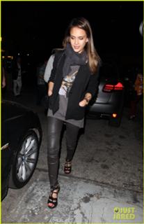 Jessica Alba feet photo thumbnail