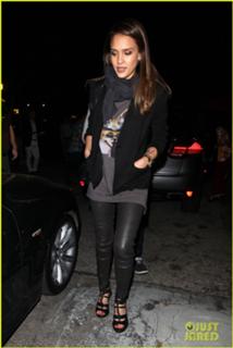 Jessica Alba feet photo thumbnail