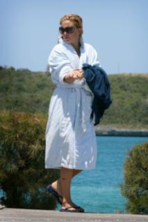 Kate Hudson feet photo thumbnail