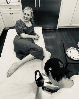 Emma Roberts feet photo thumbnail