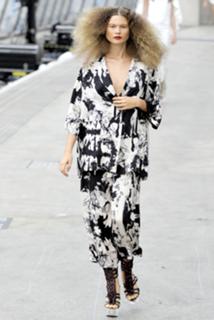 Behati Prinsloo feet photo thumbnail