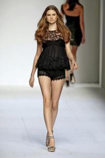 Behati Prinsloo feet photo thumbnail