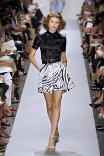 Behati Prinsloo feet photo thumbnail
