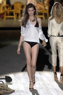 Behati Prinsloo feet photo thumbnail