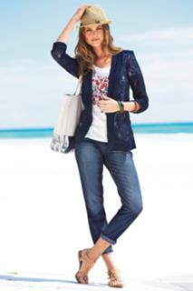 Behati Prinsloo feet photo thumbnail