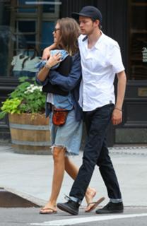 Behati Prinsloo feet photo thumbnail
