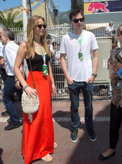 Jennifer Lawrence feet photo thumbnail