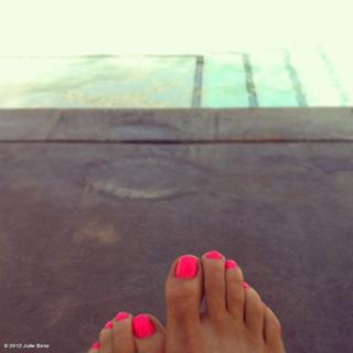 Julie Benz feet photo thumbnail