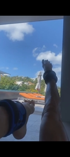Victoria Silvstedt feet photo thumbnail