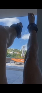 Victoria Silvstedt feet photo thumbnail