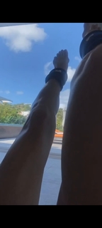 Victoria Silvstedt feet photo thumbnail