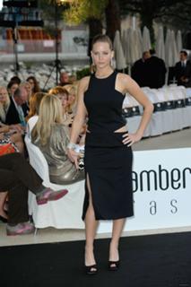 Jennifer Lawrence feet photo thumbnail