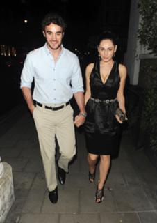 Kelly Brook feet photo thumbnail