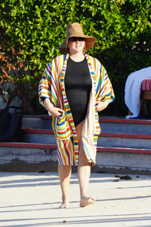 Amy Schumer feet photo thumbnail