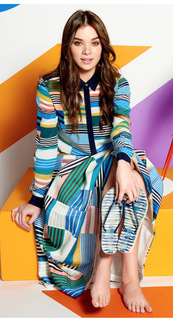 Hailee Steinfeld feet photo thumbnail