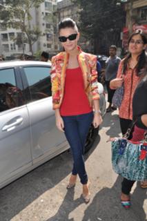 Amy Jackson feet photo thumbnail