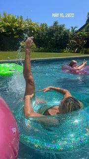 Addison Rae feet photo thumbnail