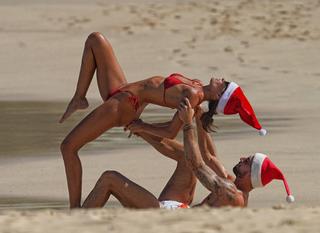Izabel Goulart feet photo thumbnail