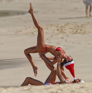 Izabel Goulart feet photo thumbnail