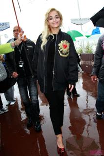 Rita Ora feet photo thumbnail