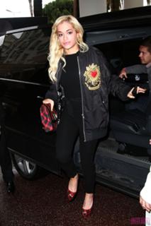 Rita Ora feet photo thumbnail
