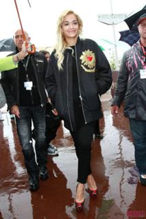 Rita Ora feet photo thumbnail