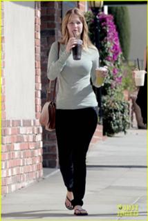 Jennifer Lawrence feet photo thumbnail