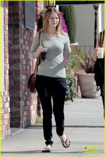Jennifer Lawrence feet photo thumbnail