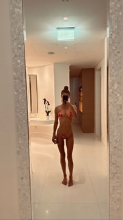 Nina Agdal feet photo thumbnail