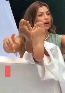 Grazi Massafera feet photo thumbnail