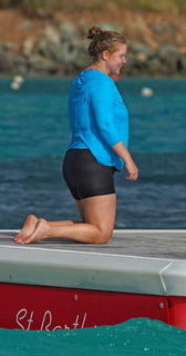 Amy Schumer feet photo thumbnail