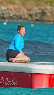 Amy Schumer feet photo thumbnail